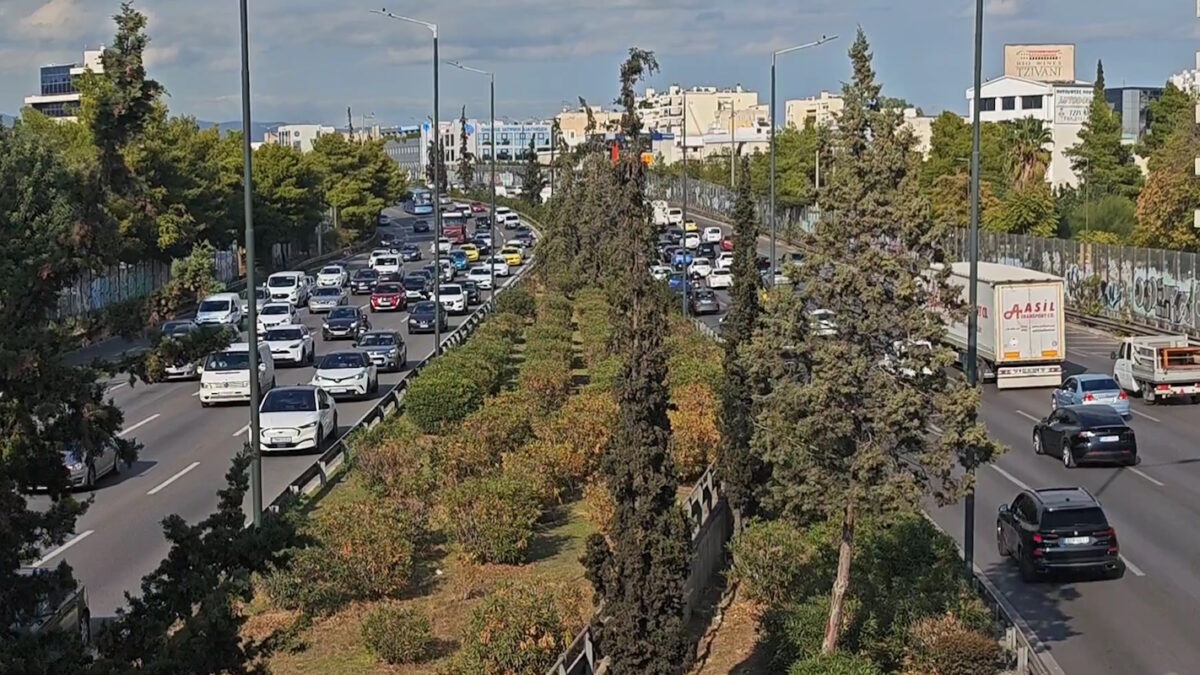 Χάος στους δρόμους: Μποτιλιάρισμα σε Κηφισό και κέντρο – Αυξημένη κίνηση σε Κηφισίας και Μεσογείων