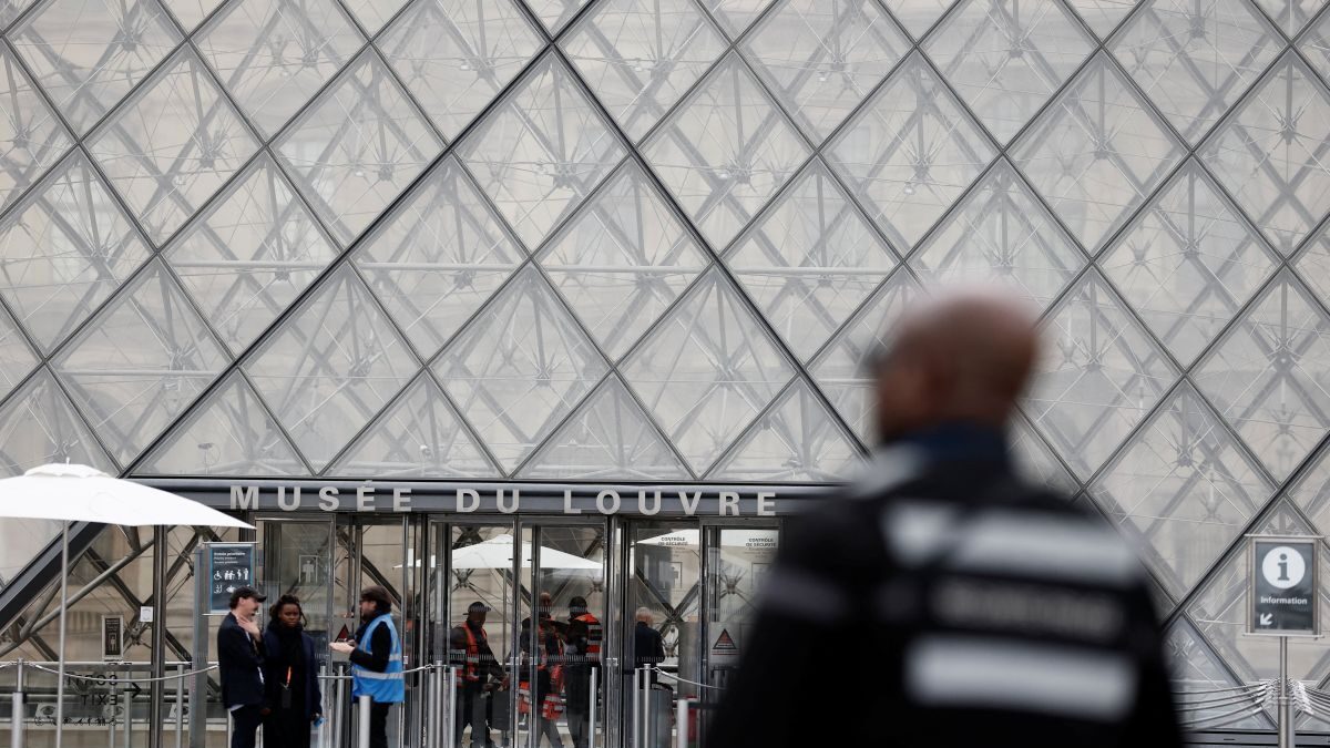 Αναστάτωση στο Λούβρο: Εισβολή και απόπειρα εμπρησμού μέσα σε 4 λεπτά