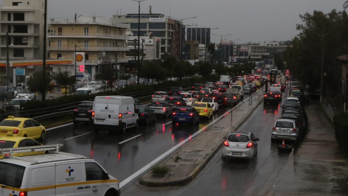 Κυκλοφοριακό χάος στην Αττική Οδό λόγω πτώσης μπετόν – Μποτιλιάρισμα σε Κηφισό και Λεωφόρο Αθηνών Κυκλοφοριακό χάος στην Αττική Οδό λόγω πτώσης μπετόν – Μποτιλιάρισμα σε Κηφισό και Λεωφόρο Αθηνών