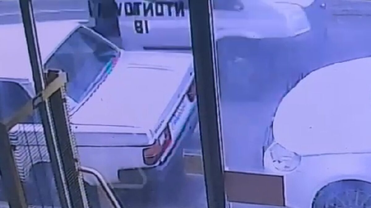 Νέος Κόσμος: Επίθεση με φαλτσέτα για έναν καθρέφτη – Τρεις τραυματίες Νέος Κόσμος: Επίθεση με φαλτσέτα για έναν καθρέφτη – Τρεις τραυματίες