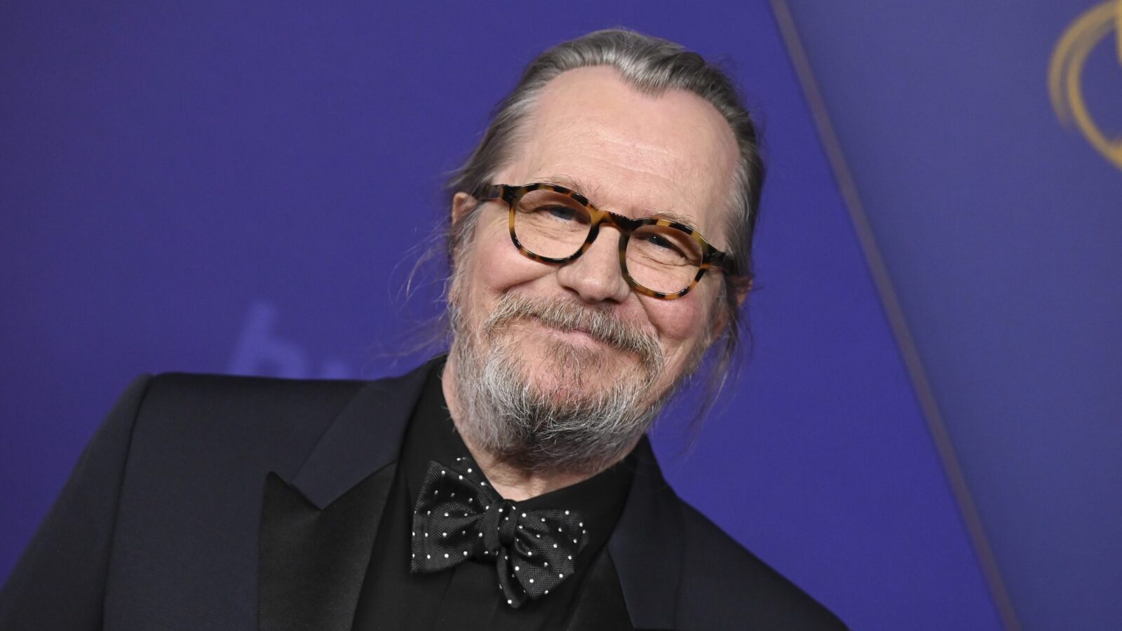 Ο Gary Oldman τίμησε με τον τίτλο του Sir από τον βασιλιά Κάρολο Γ΄- Δείτε το video