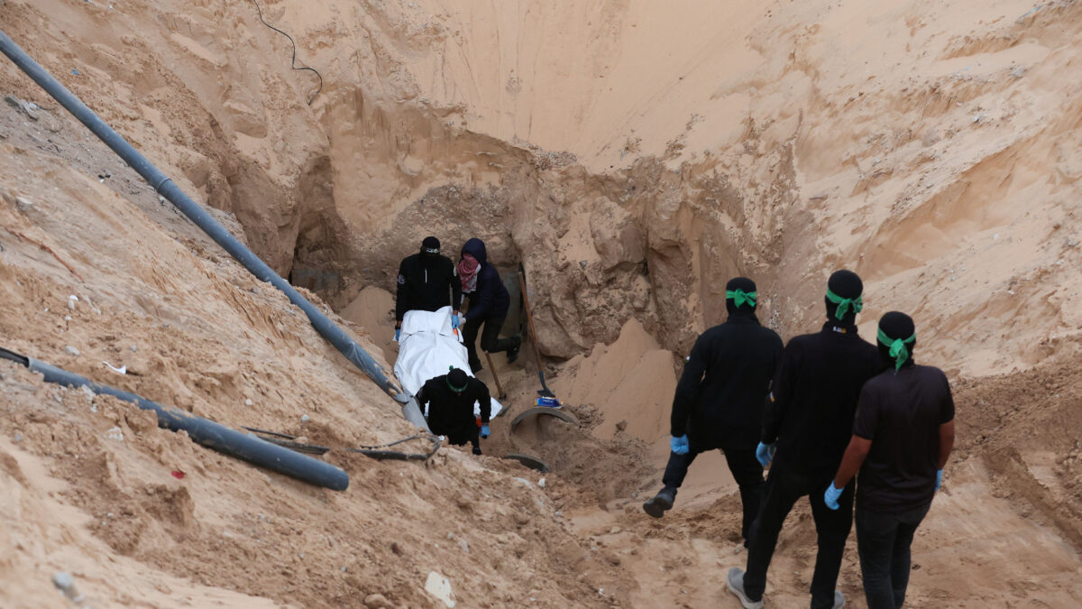 H Χαμάς σκαλίζει λαγούμια στο Γάζα με μπουλντόζες για την εύρεση σορών