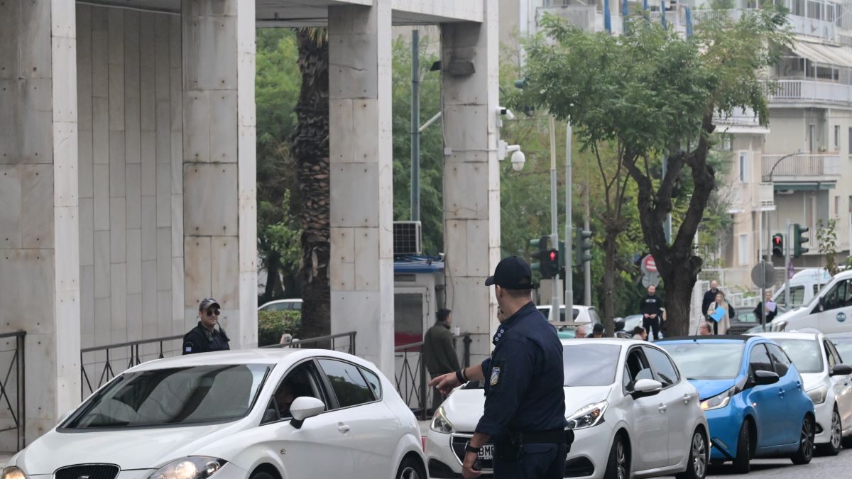 ΟΠΕΚΕΠΕ: Μεταφορά 37 συλληφθέντων στη ΓΑΔΑ με συνοδεία 25 οχημάτων – Ανακοίνωση της ΕΛ.ΑΣ