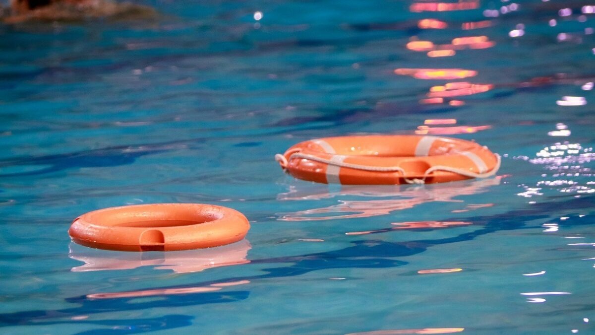 Τραγωδία στη Σαντορίνη: Πνίγηκε 5χρονο παιδί σε πισίνα ξενοδοχείου – Συνελήφθησαν τρία άτομα Τραγωδία στη Σαντορίνη: Πνίγηκε 5χρονο παιδί σε πισίνα ξενοδοχείου – Συνελήφθησαν τρία άτομα