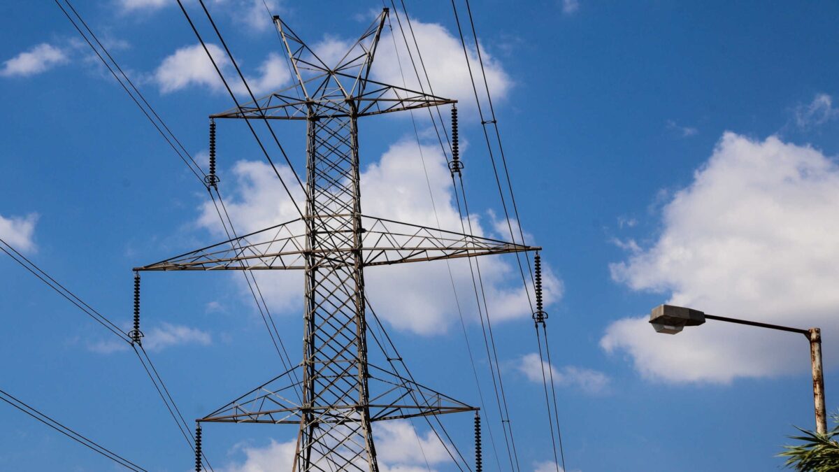 Ηλεκτρική ενέργεια: Επιστροφή στις τιμές προ κρίσης – Ρόλος των ΑΠΕ στην αποκλιμάκωση