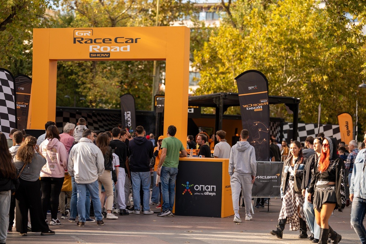 Πανηγυρίζουν οι φίλοι της McLaren F1 Team σε όλο τον πλανήτη - Από το Grand Prix της Σιγκαπούρης μέχρι το Roadshow της Λάρισας με το showcar της McLaren F1 Team