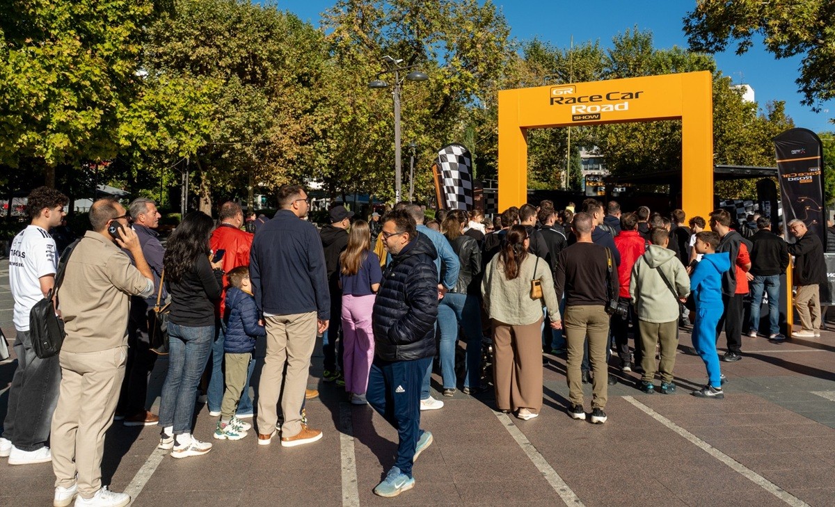 Η Πάτρα στο ρυθμό της Formula 1 – Showcar McLaren και προσομοιωτές στην πλατεία Γεωργίου