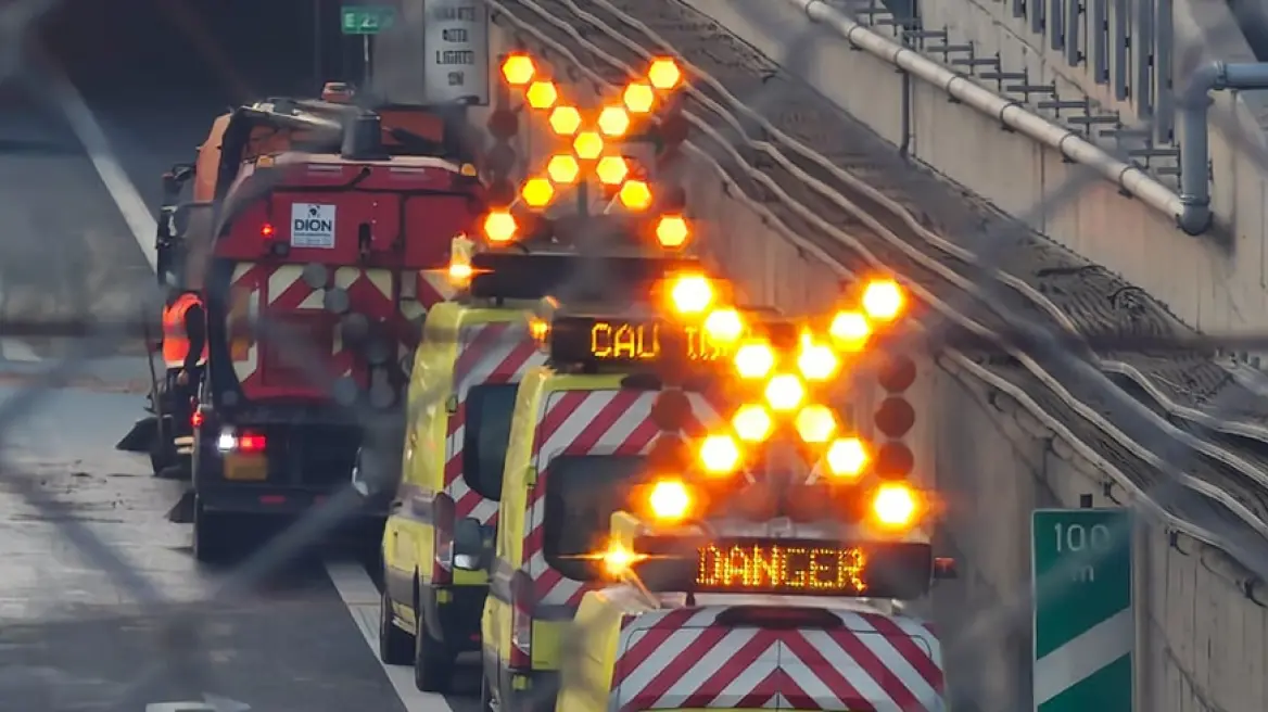 Σοβαρό ατύχημα στην Αττική Οδό με λεωφορείο και φορτηγό – Κυκλοφοριακές ρυθμίσεις Σοβαρό ατύχημα στην Αττική Οδό με λεωφορείο και φορτηγό – Κυκλοφοριακές ρυθμίσεις