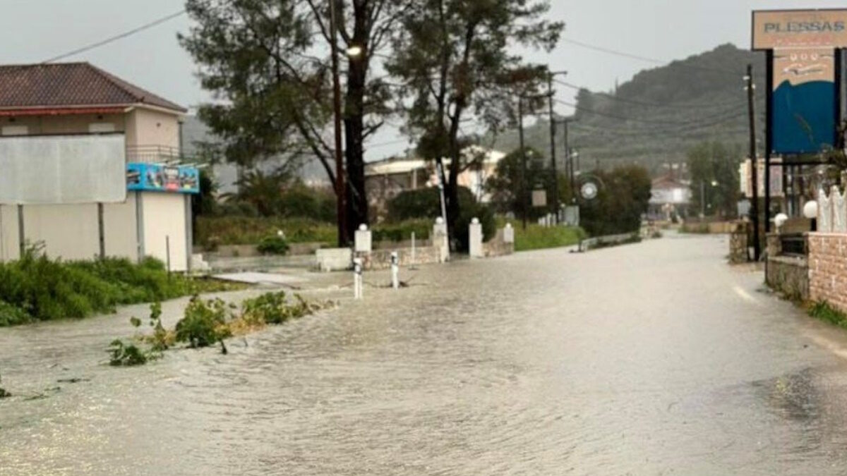 Στο έλεος της κακοκαιρίας η Ζάκυνθος: Πλημμύρες, κατολισθήσεις και πτώσεις δέντρων Στο έλεος της κακοκαιρίας η Ζάκυνθος: Πλημμύρες, κατολισθήσεις και πτώσεις δέντρων