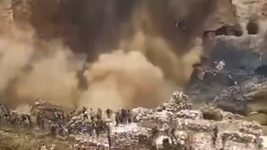 Τραγωδία στην Κονγκό: Τουλάχιστον 32 εργάτες σκοτώθηκαν σε κατάρρευση γέφυρας σε ορυχείο κοβαλτίου- Δείτε video Τραγωδία στην Κονγκό: Τουλάχιστον 32 εργάτες σκοτώθηκαν σε κατάρρευση γέφυρας σε ορυχείο κοβαλτίου- Δείτε video