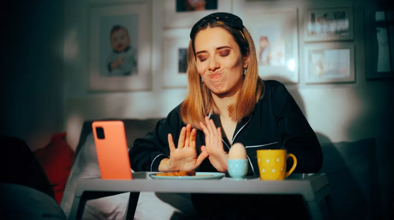 Μόνο καφές το πρωί; Τι λένε οι ειδικοί για την επίδρασή του στον οργανισμό