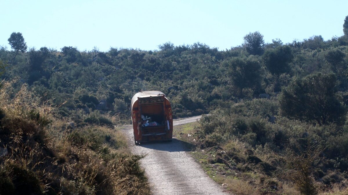 Τραγωδία στη Βόνιτσα: Έχασε τη ζωή του ο υπάλληλος καθαριότητας που έπεσε από απορριμματοφόρο – Πατέρας τριών παιδιών Τραγωδία στη Βόνιτσα: Έχασε τη ζωή του ο υπάλληλος καθαριότητας που έπεσε από απορριμματοφόρο – Πατέρας τριών παιδιών