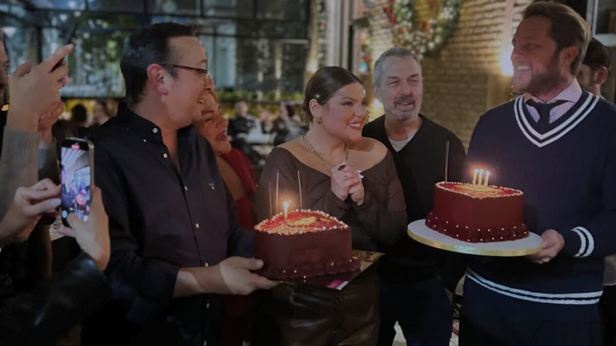 Δανάη Μπάρκα: Ξεχωριστό γενέθλιο πάρτι με δύο «ματάκι» τούρτες και λαμπερούς καλεσμένους Δανάη Μπάρκα: Ξεχωριστό γενέθλιο πάρτι με δύο «ματάκι» τούρτες και λαμπερούς καλεσμένους