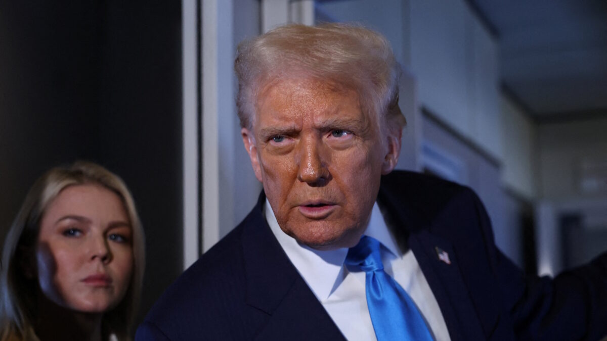 Ο Τραμπ περιορίζει ξανά την πρόσβαση δημοσιογράφων στον Λευκό Οίκο, μετά το Πεντάγωνο Ο Τραμπ περιορίζει ξανά την πρόσβαση δημοσιογράφων στον Λευκό Οίκο, μετά το Πεντάγωνο