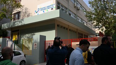 Πειραιάς: Αντιπαράθεση για τις ελλείψεις στο σχολείο της 13χρονης – Τι απαντά η Σοφία Ζαχαράκη