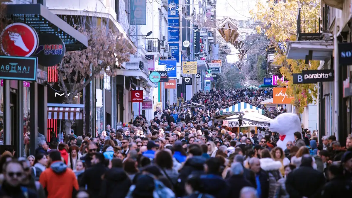 Ανοιχτά καταστήματα σήμερα Κυριακή: Τι ώρα κλείνουν