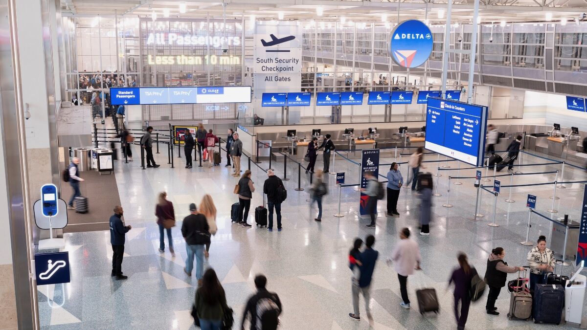 Δεκάδες πτήσεις ακυρώθηκαν στις ΗΠΑ εξαιτίας του shutdown και της έλλειψης προσωπικού Δεκάδες πτήσεις ακυρώθηκαν στις ΗΠΑ εξαιτίας του shutdown και της έλλειψης προσωπικού