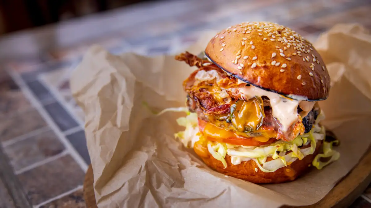 Τραγικός θάνατος 22χρονου μετά την κατάποση ολόκληρου μπέργκερ