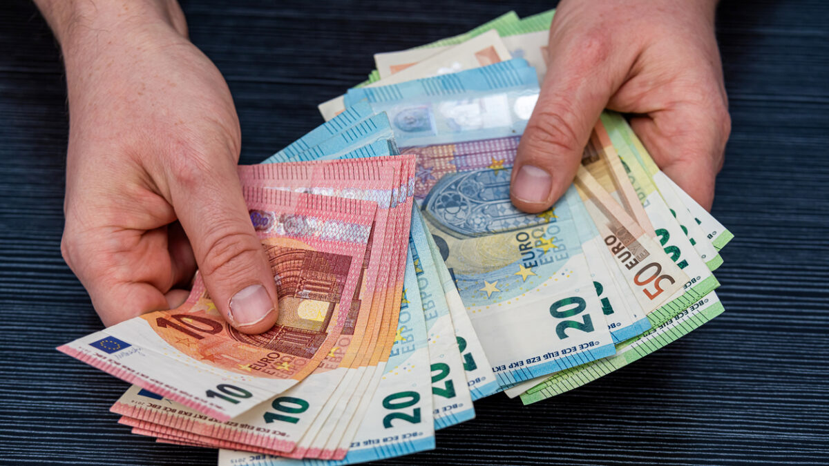 Πληρωμές e-ΕΦΚΑ και ΔΥΠΑ: Ποιοι δικαιούχοι θα δουν χρήματα στους λογαριασμούς τους