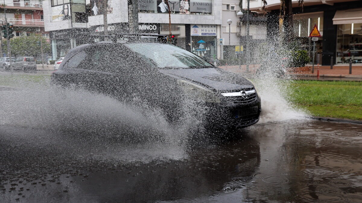 Καιρός σήμερα: Ενισχύονται οι βροχές και οι άνεμοι – Καταιγίδες σε Ιόνιο, Ήπειρο και δυτική Στερεά
