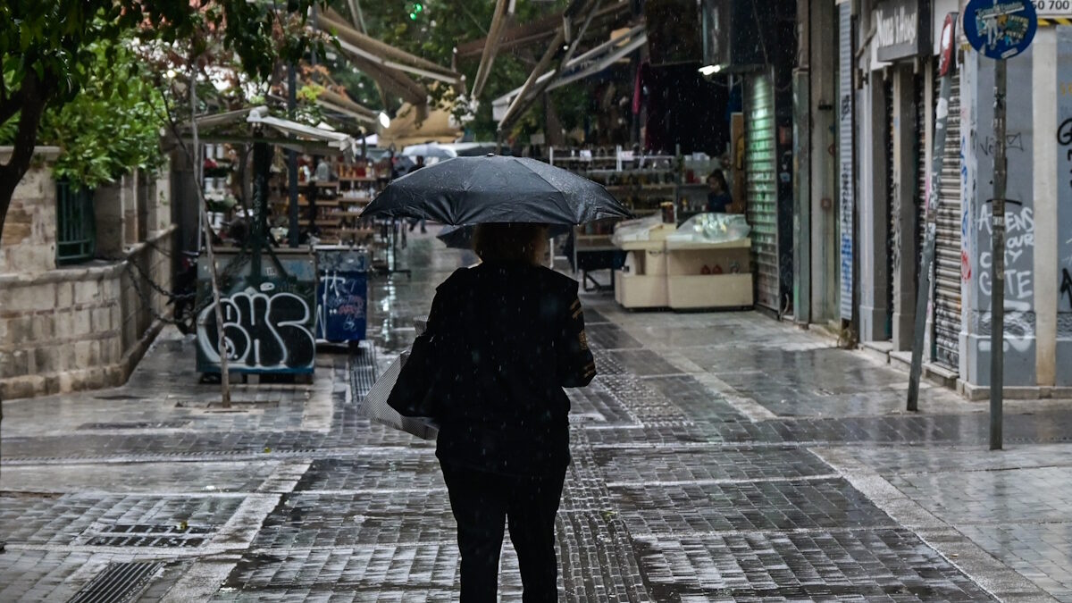 Άστατος καιρός σήμερα: Βροχές, καταιγίδες και πτώση της θερμοκρασίας έως τους 25°C