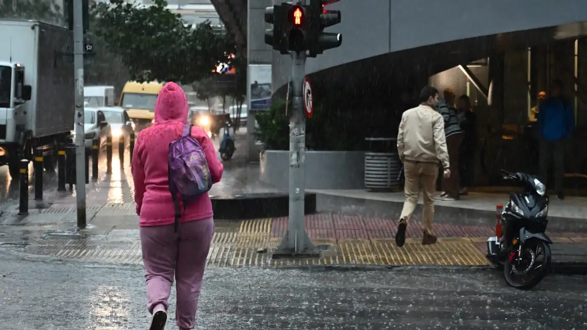 Κακοκαιρία Adel: Ισχυρές καταιγίδες και απότομη πτώση της θερμοκρασίας σήμερα