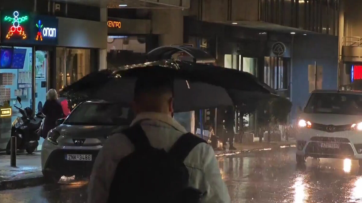 Κακοκαιρία Adel «πνίγει» την Αττική – Σφοδρές βροχοπτώσεις και σοβαρά προβλήματα στους δρόμους