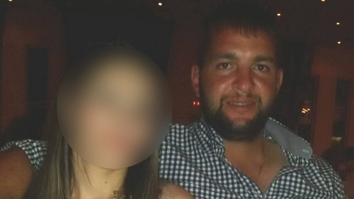 Τραγωδία στα Βορίζια: Η σύζυγος του 39χρονου περιγράφει τη στιγμή που τον βρήκε νεκρό στο αυτοκίνητο Τραγωδία στα Βορίζια: Η σύζυγος του 39χρονου περιγράφει τη στιγμή που τον βρήκε νεκρό στο αυτοκίνητο