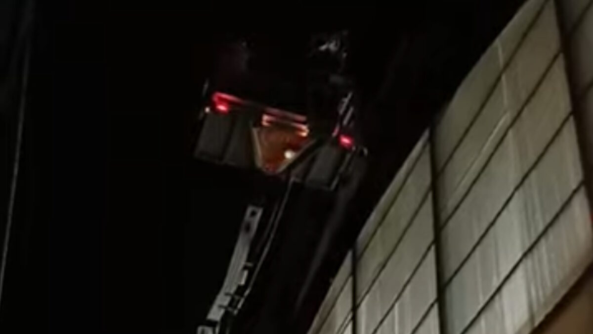 Κέρκυρα: Πτώση πλεξιγκλάς σε κολυμβητήριο εν μέσω αγώνα εξαιτίας των ισχυρών ανέμων της κακοκαιρίας Adel