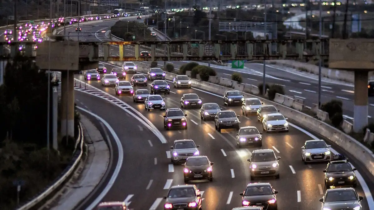 Κυκλοφοριακό χάος στην Αττική λόγω στάσης εργασίας στα ΜΜΜ – Μεγάλες καθυστερήσεις σε Κηφισό, κέντρο και Κηφισίας