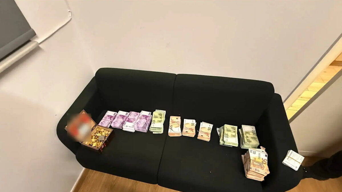 Σπύρος Μαρτίκας: «Ο επιχειρηματίας αφαίρεσε 250.000€ από τον Παντελή Παντελίδη το βράδυ του θανάτου του» Σπύρος Μαρτίκας: «Ο επιχειρηματίας αφαίρεσε 250.000€ από τον Παντελή Παντελίδη το βράδυ του θανάτου του»