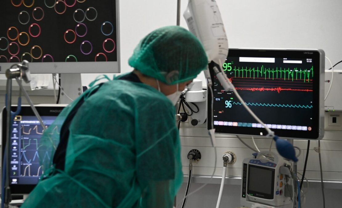 O 22χρονος έμεινε δύο λεπτά χωρίς οξυγόνο μετά την κατάποση ολόκληρου μπέργκερ – Κρίσιμα τα επόμενα 24ωρα