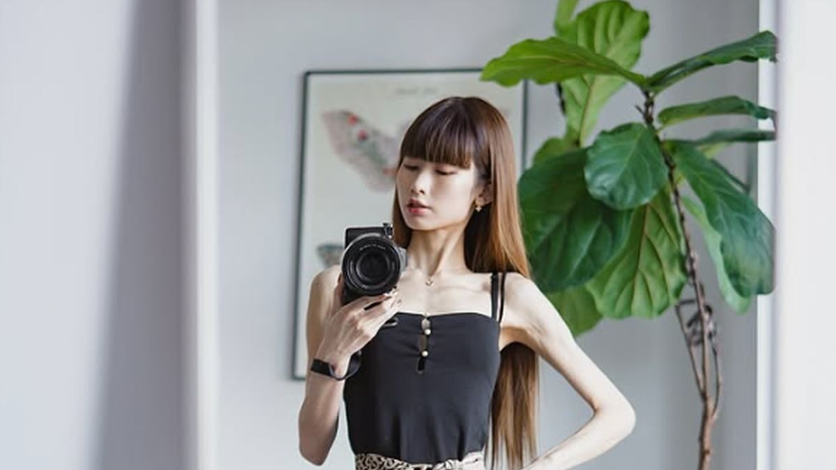 Η fake food influencer της Νέας Υόρκης: Ψευδείς πολυτελείς στιγμές με Prada και Louis Vuitton χωρίς να πληρώνει