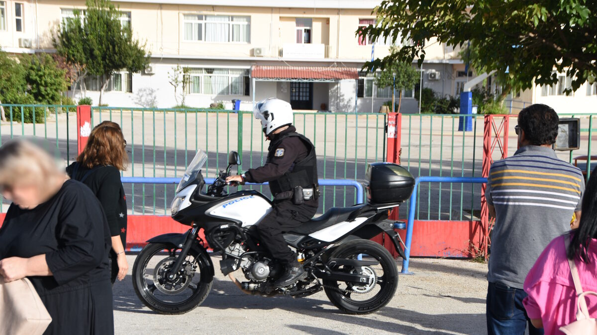 Κλοπή στο Λούβρο: Μακρόν διαβεβαιώνει για ανάκτηση των κοσμημάτων του Στέμματος – Ο κωδικός ‘Louvre’ στο σύστημα ασφαλείας