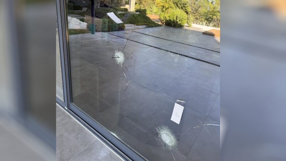 Ρόδος: Ένοπλη επίθεση στο σπίτι επιχειρηματία – Η οικογένεια παρούσα και το μήνυμα των δραστών