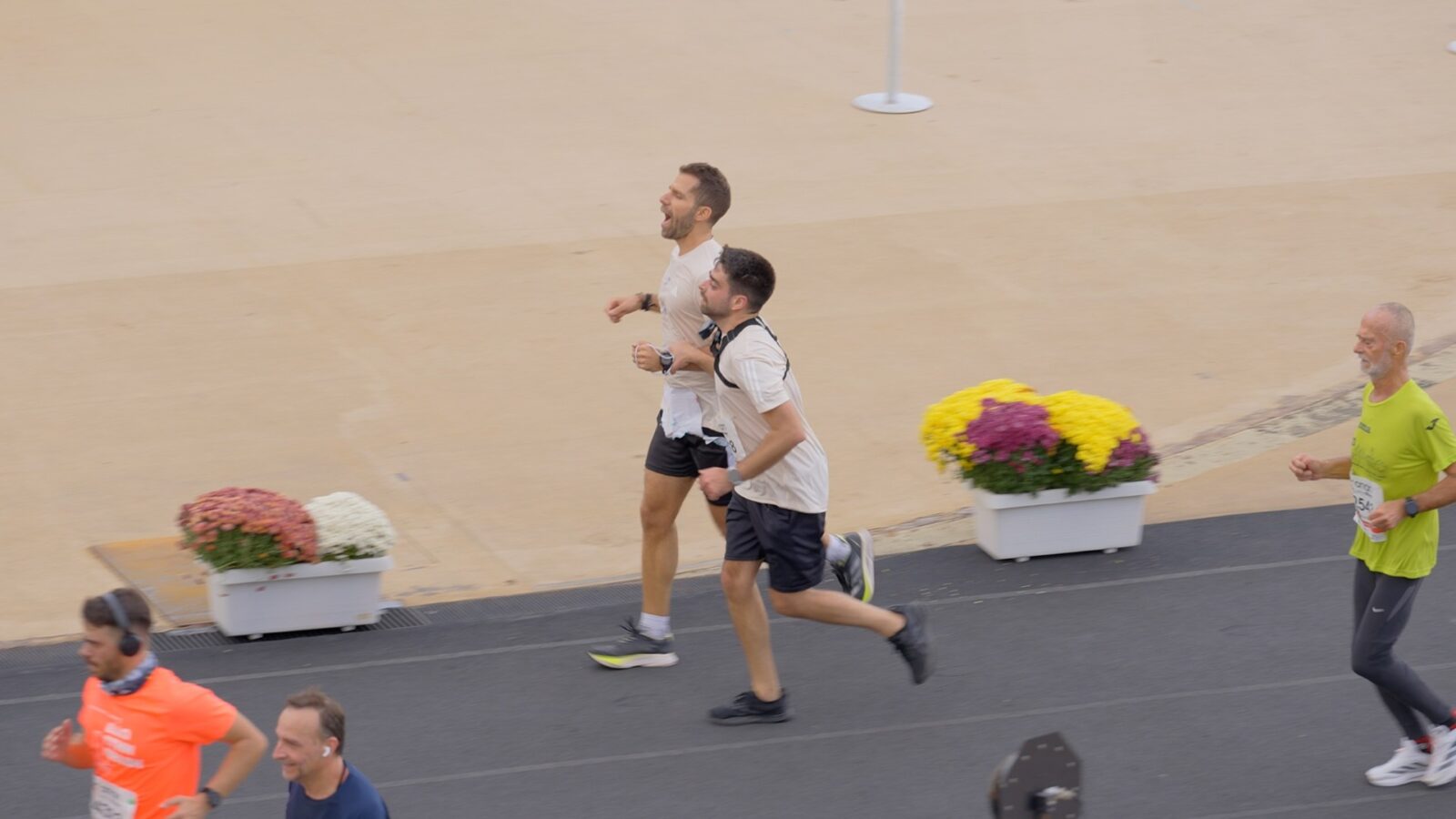 Το πιο δυνατό μήνυμα του Αυθεντικού Μαραθωνίου από τον Μάριο Σαρέλλα – Ο δρομέας με πρόβλημα όρασης που ξεχώρισε στην εφετινή διοργάνωση (vid.)