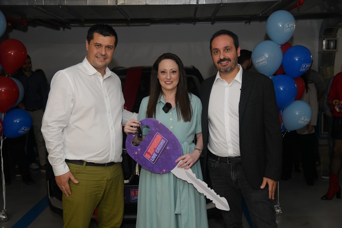 Pamestoixima.gr: Η νικήτρια του αυτοκινήτου στο live casino – Παράλαβε τα κλειδιά με πρωτότυπο τρόπο