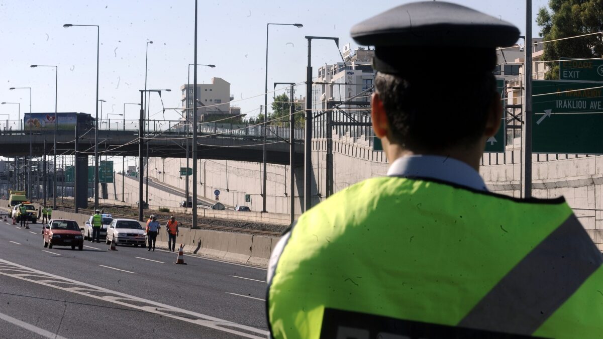 Αττική Οδός: 56χρονος χωρίς δίπλωμα κινούνταν με όπισθεν στη ΛΕΑ για πάνω από 1,5 χιλιόμετρο Αττική Οδός: 56χρονος χωρίς δίπλωμα κινούνταν με όπισθεν στη ΛΕΑ για πάνω από 1,5 χιλιόμετρο