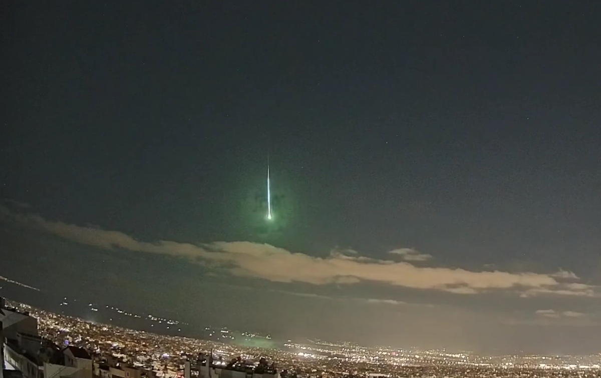 Λαμπερή βολίδα πάνω από την Ελλάδα – Χιλιάδες παρακολούθησαν το φαινόμενο- Δείτε video Λαμπερή βολίδα πάνω από την Ελλάδα – Χιλιάδες παρακολούθησαν το φαινόμενο- Δείτε video