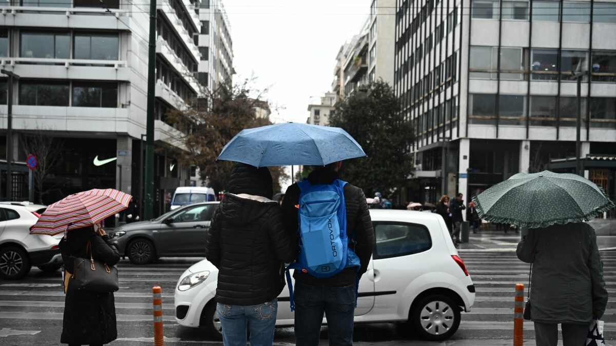 Η κακοκαιρία επιμένει: Ισχυρές βροχές και καταιγίδες με πορτοκαλί προειδοποίηση Η κακοκαιρία επιμένει: Ισχυρές βροχές και καταιγίδες με πορτοκαλί προειδοποίηση