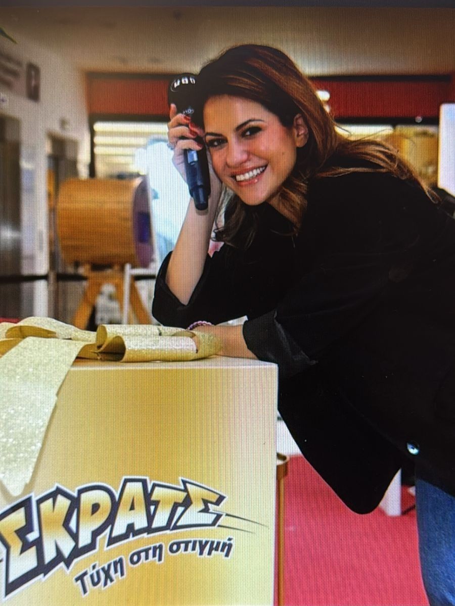 Εορταστικό μακιγιάζ με λάμψη Χριστουγέννων από τη Σουζάνα Κεγγίτση και το MadWalk Gifting Lounge by ΣΚΡΑΤΣ Εορταστικό μακιγιάζ με λάμψη Χριστουγέννων από τη Σουζάνα Κεγγίτση και το MadWalk Gifting Lounge by ΣΚΡΑΤΣ