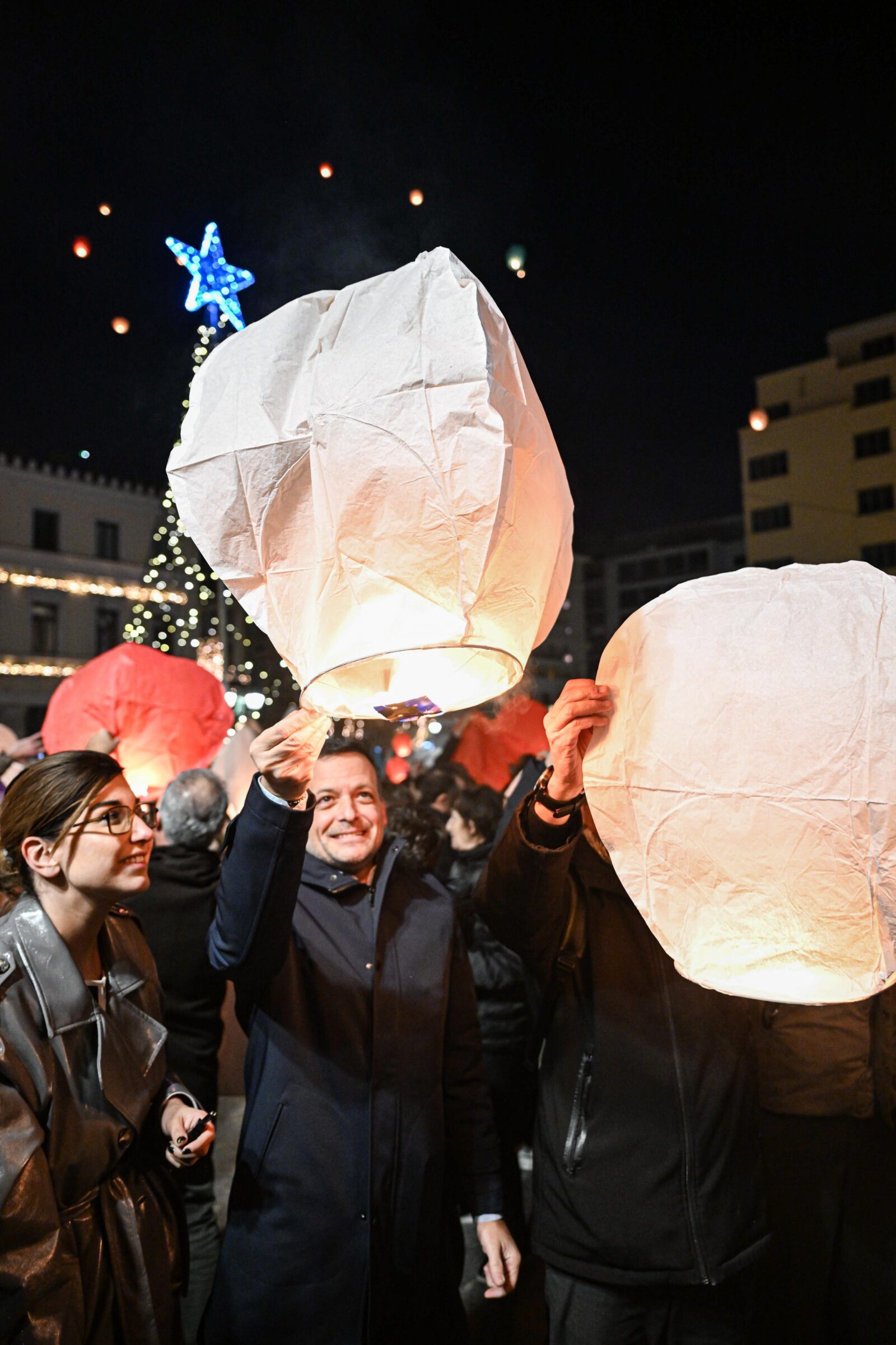 Xάρης Δούκας: «Γιορτάζουμε την πιο μαγική νύχτα του χρόνου στην πλατεία Κοτζιά. Στέλνουμε φως ελπίδας κι αλληλεγγύης»