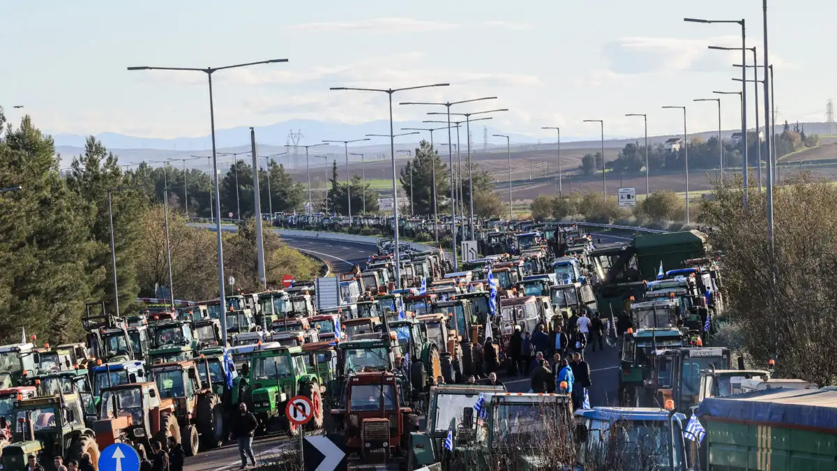 Παρατείνεται το αδιέξοδο από τα αγροτικά μπλόκα – Νέοι αποκλεισμοί σε δρόμους και λιμάνια