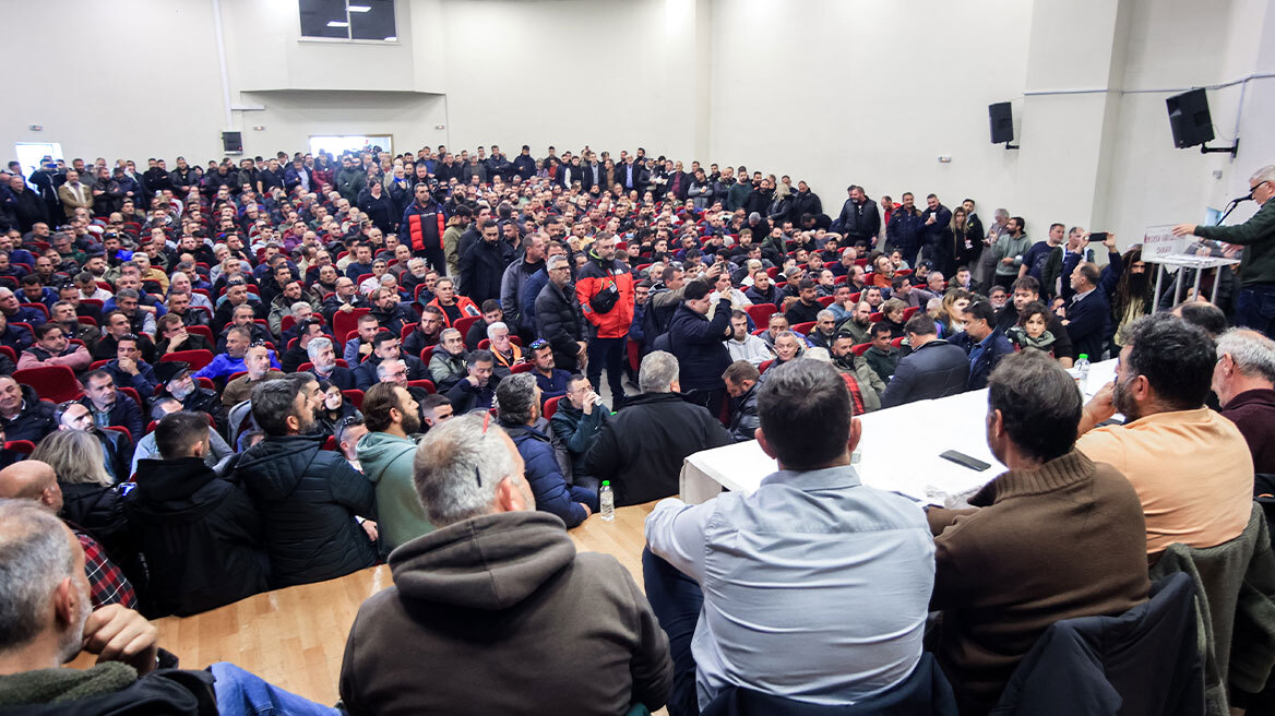 Οχι των αγροτών στην κυβέρνηση. Συνεχίζουν τα μπλόκα