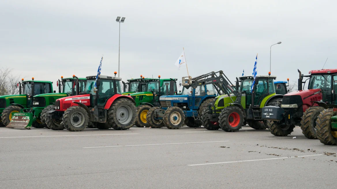 Μήνυμα Μαξίμου στα αγροτικά μπλόκα – Σκληρό «παζάρι» για ρεύμα, πετρέλαιο και τιμές προϊόντων