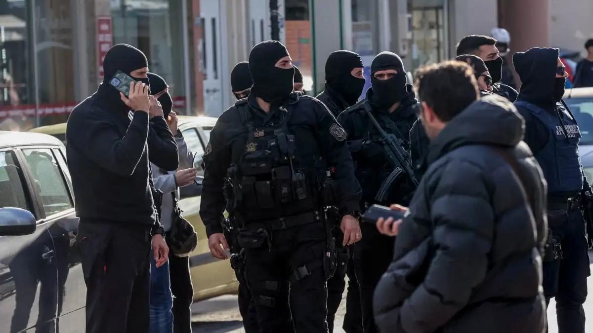 Κρήτη: 14 προσαγωγές για παράνομες επιδοτήσεις σε μεγάλη αστυνομική επιχείρηση Κρήτη: 14 προσαγωγές για παράνομες επιδοτήσεις σε μεγάλη αστυνομική επιχείρηση