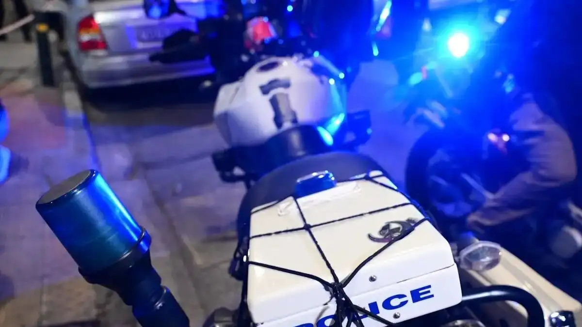 Θεσσαλονίκη: 16χρονοι διέρρηξαν θυρίδες δεμάτων και έκλεψαν παπούτσια