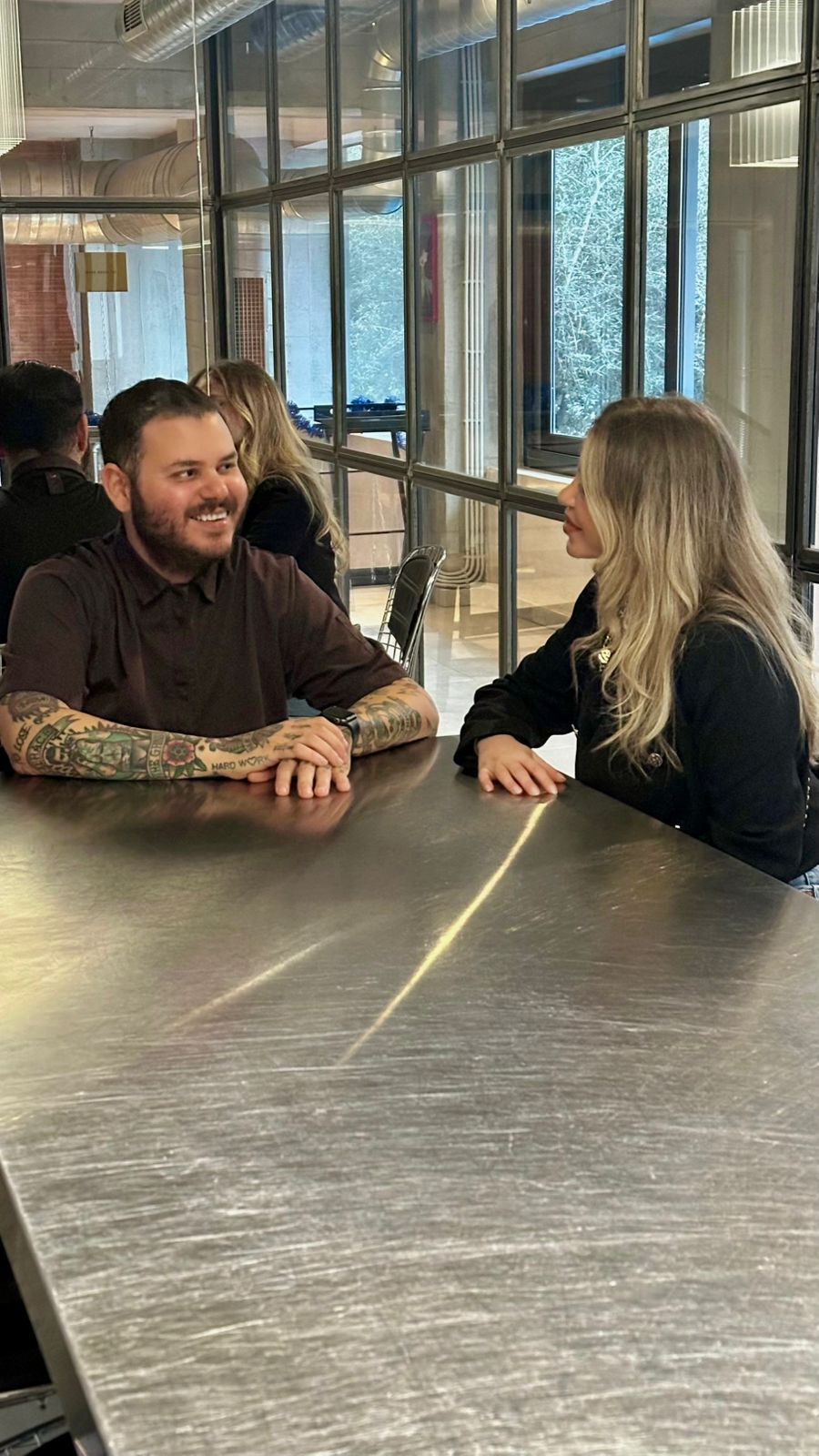 Άνταμ Κοντοβάς: «Ένας από τους ανθρώπους που άλλαξαν για πάντα τον τρόπο που σκέφτομαι τη μαγειρική είναι ο σεφ μου στην Ιρλανδία, Charlie Byrne.»- της Μαρίας Αφράτη