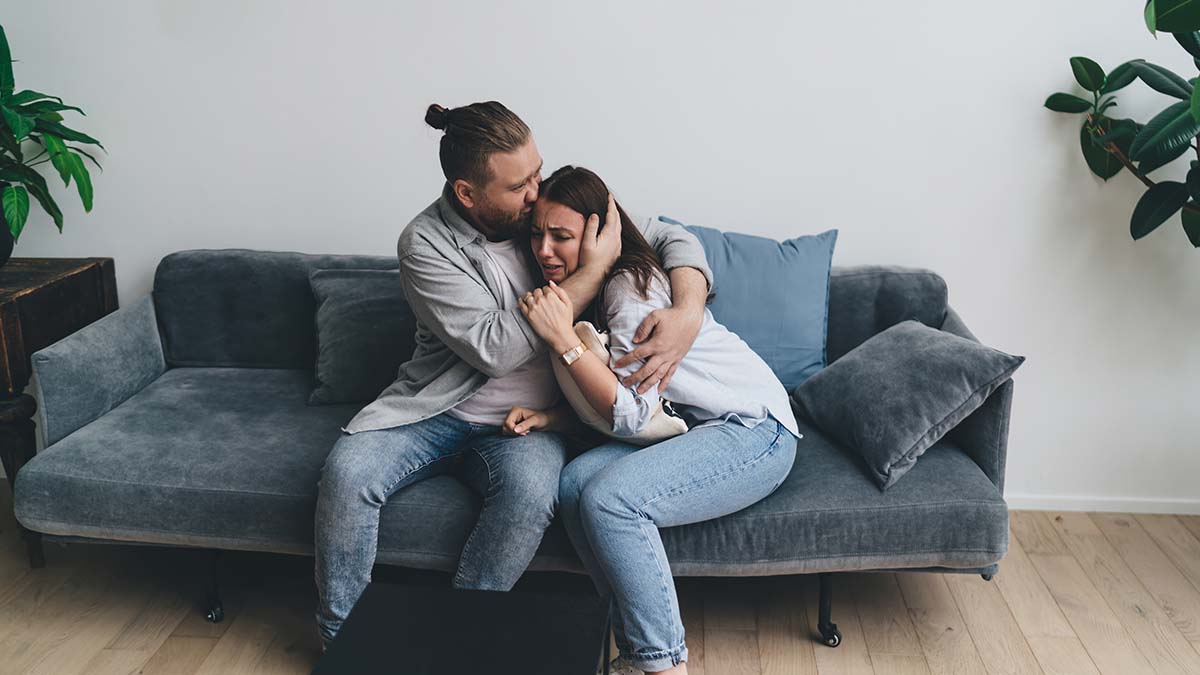 Κατάθλιψη στις σχέσεις: Τι δείχνουν οι συμπεριφορές ενός συντρόφου που υποφέρει