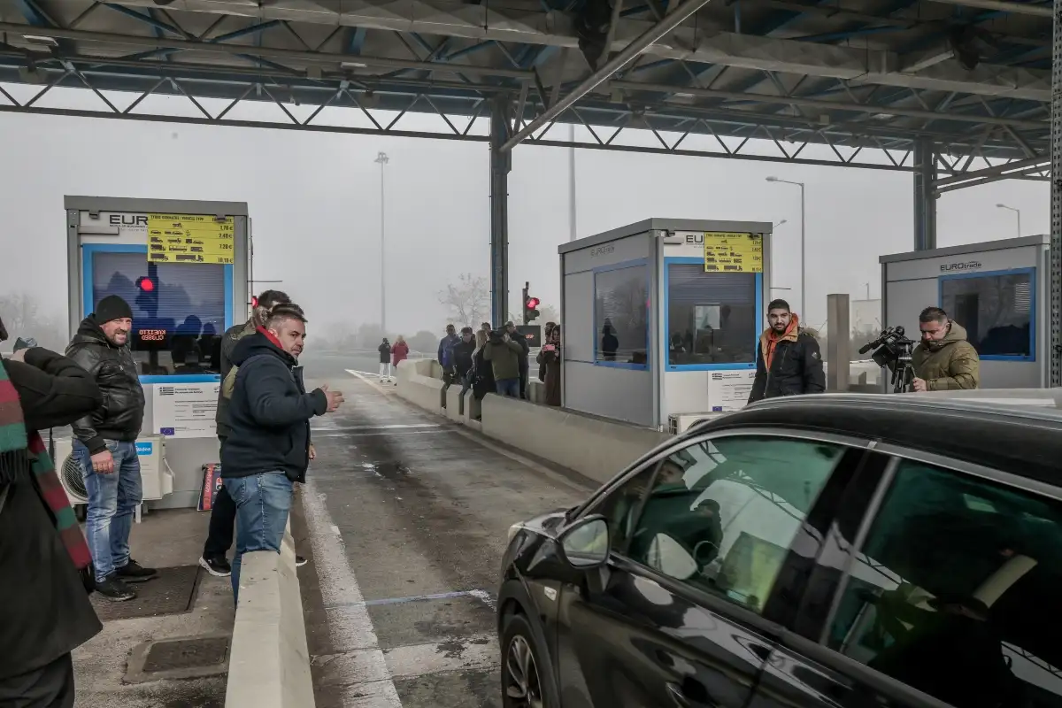 Αγρότες στις Γιορτές: Μπλόκα και Ανοιχτά Διόδια – Νέα Σύσκεψη στη Νίκαια